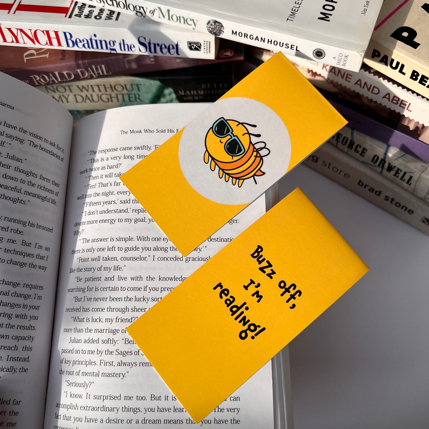 BuZz off, I'm reading - Magnetic Bookmark